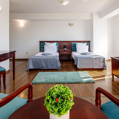 Lira Pacific Aparthotel Constanta Ngoại thất bức ảnh