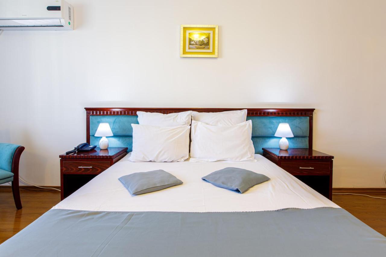 Lira Pacific Aparthotel Constanta Ngoại thất bức ảnh