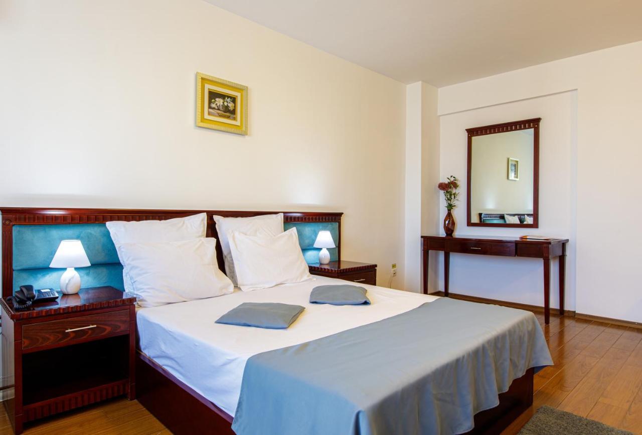 Lira Pacific Aparthotel Constanta Ngoại thất bức ảnh