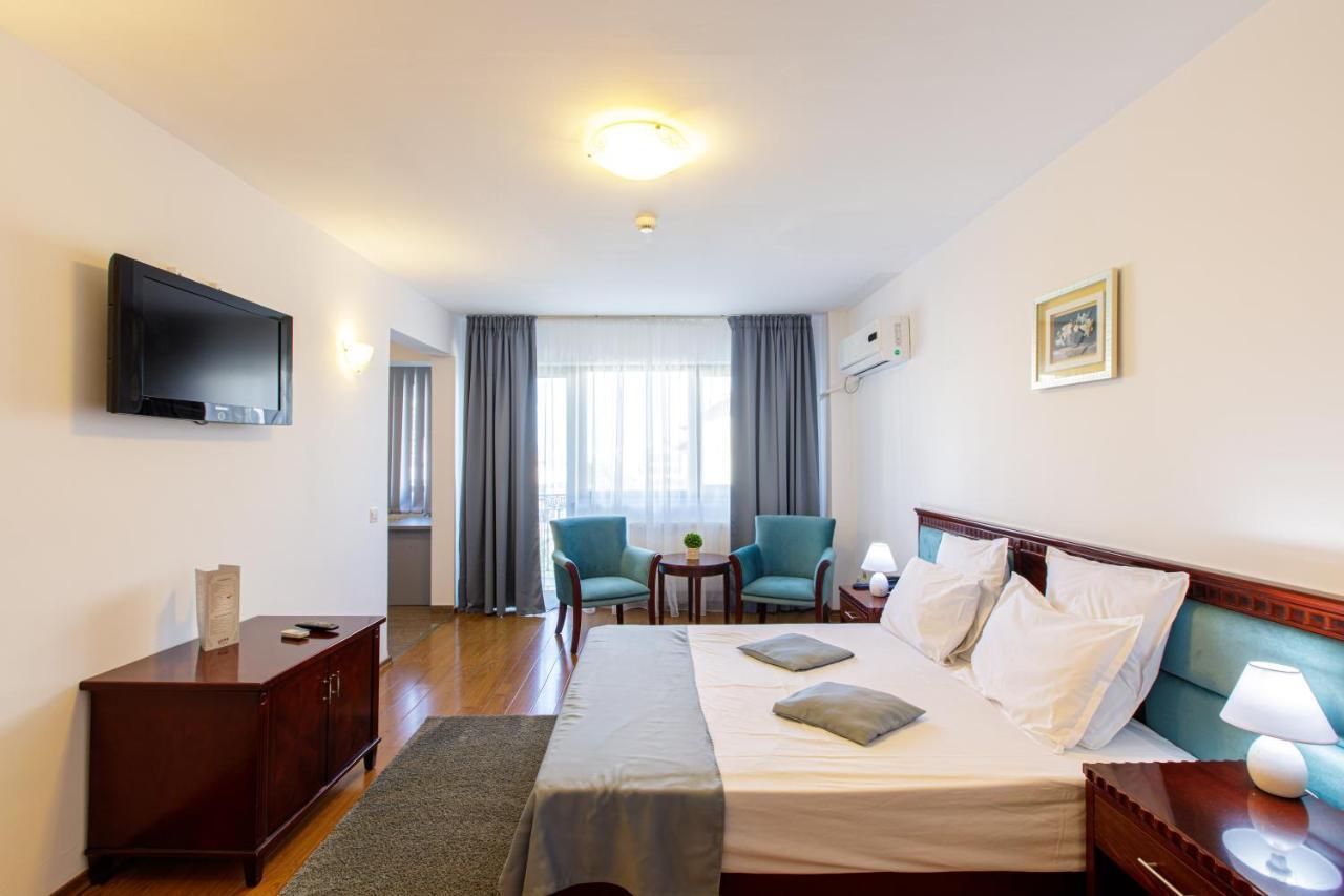 Lira Pacific Aparthotel Constanta Ngoại thất bức ảnh