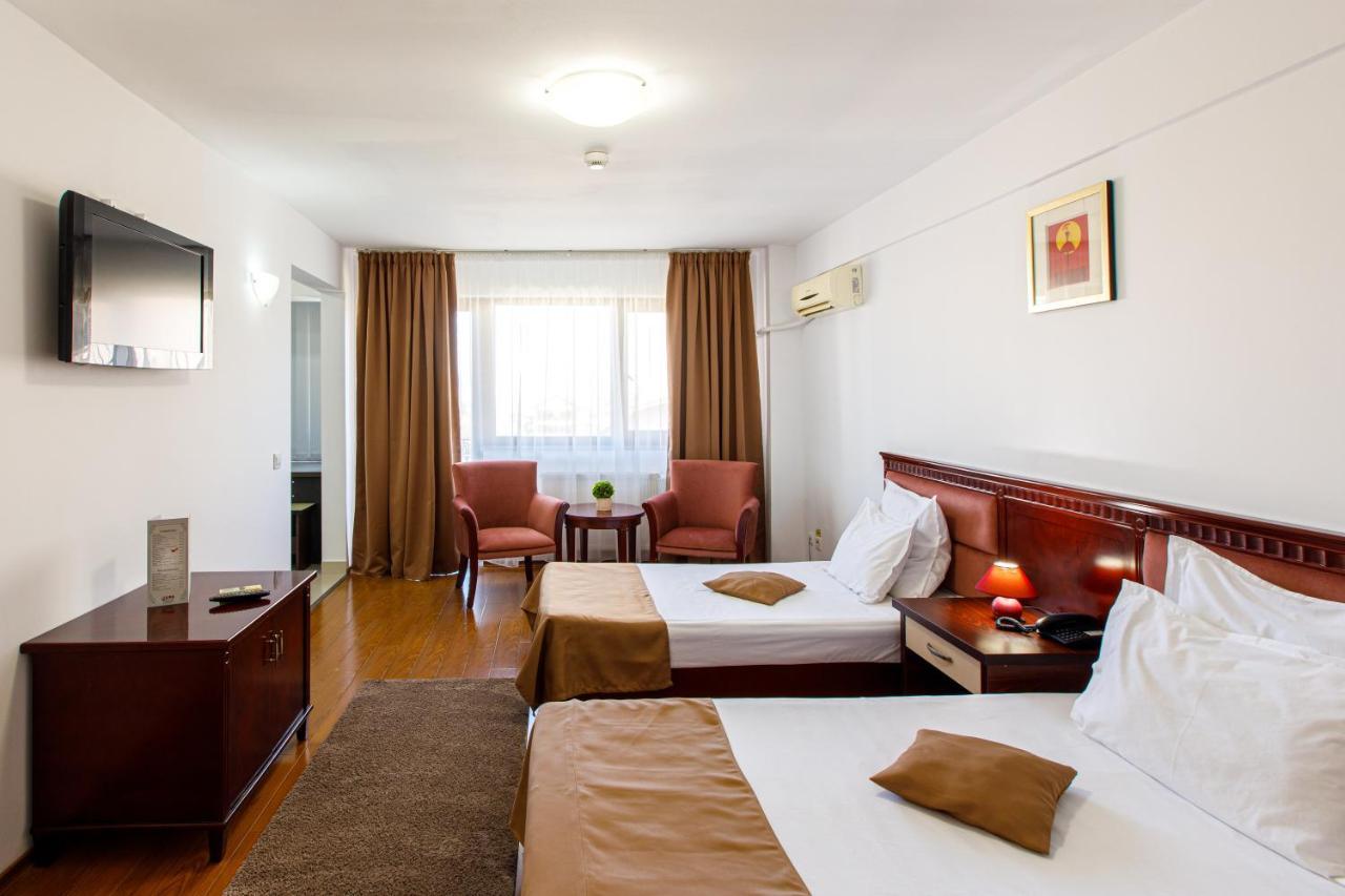 Lira Pacific Aparthotel Constanta Ngoại thất bức ảnh