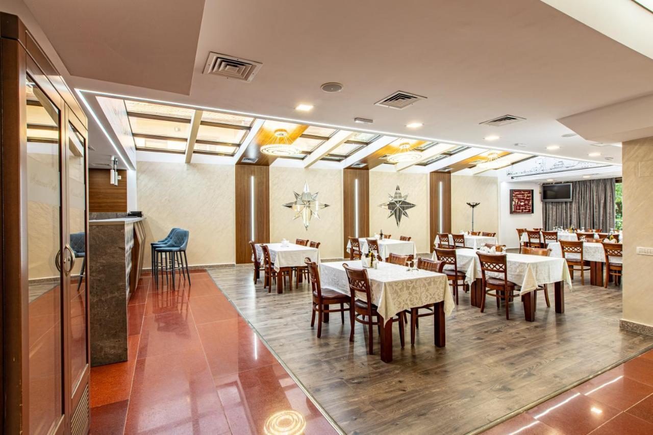 Lira Pacific Aparthotel Constanta Ngoại thất bức ảnh