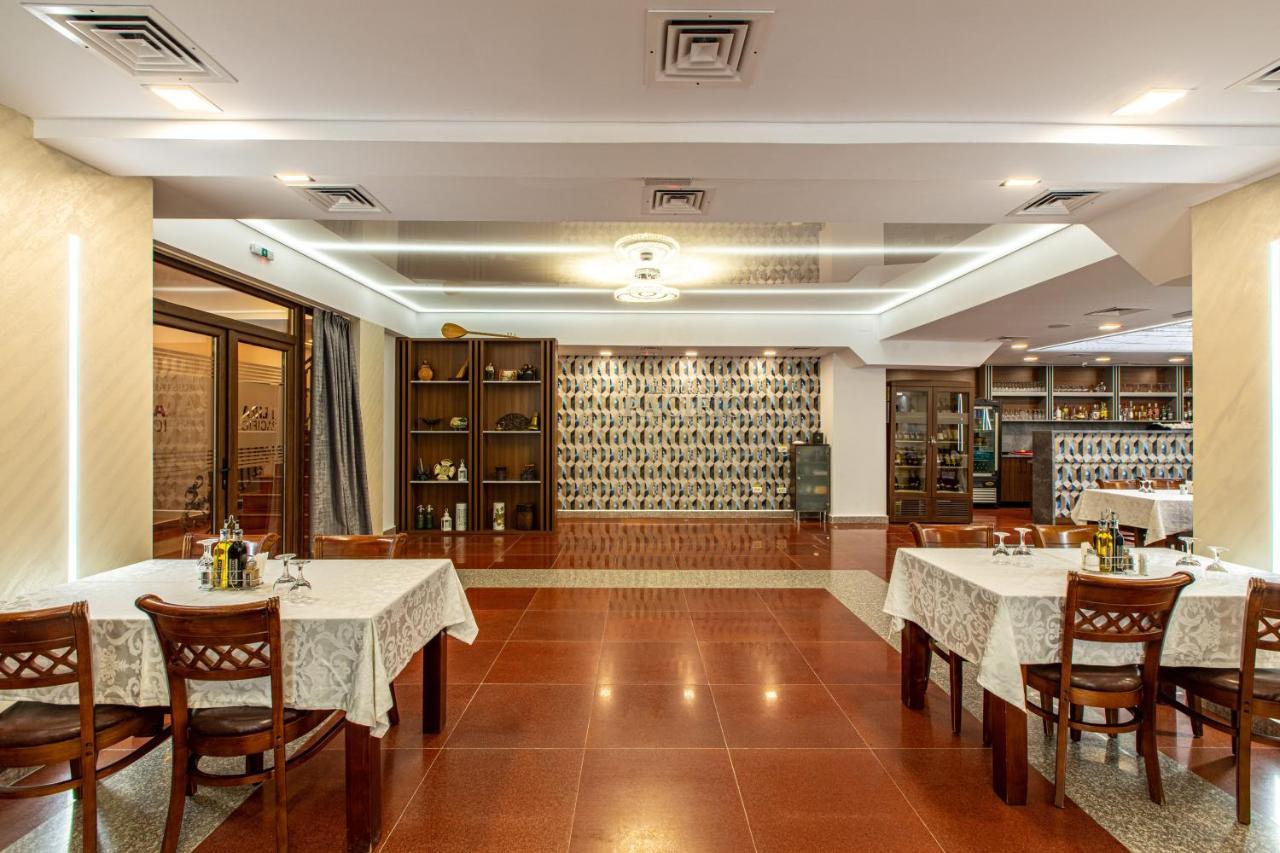 Lira Pacific Aparthotel Constanta Ngoại thất bức ảnh