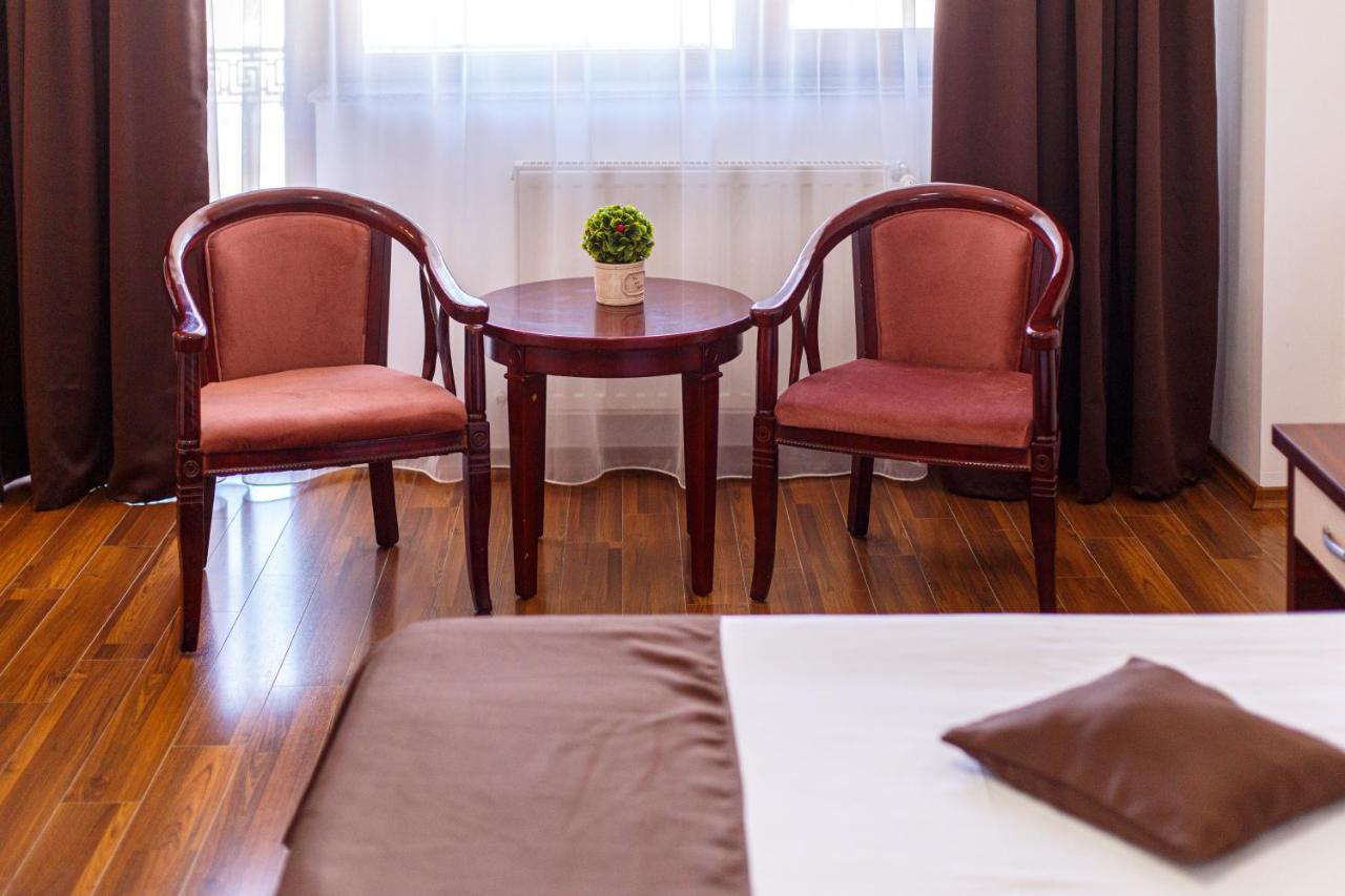 Lira Pacific Aparthotel Constanta Ngoại thất bức ảnh