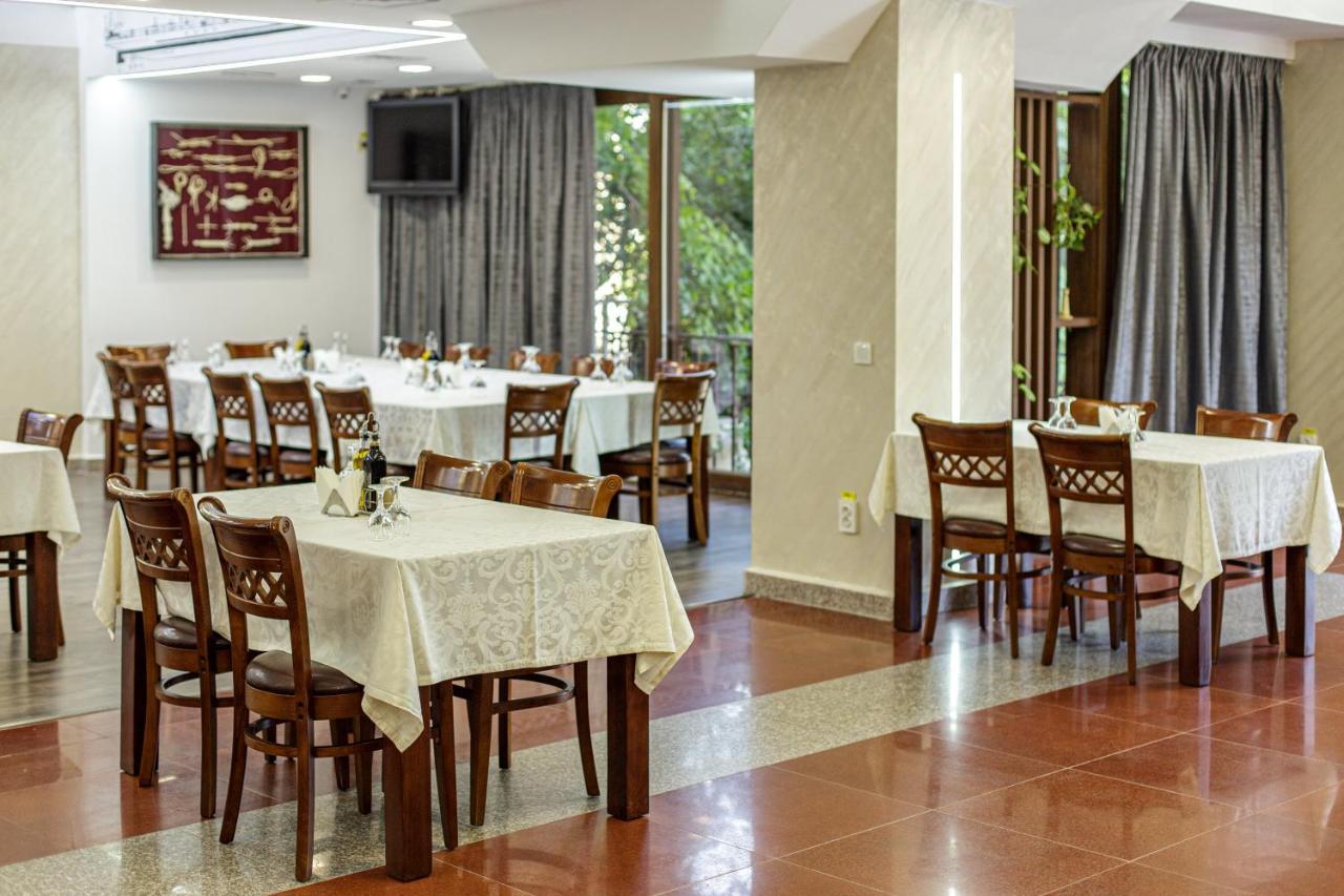 Lira Pacific Aparthotel Constanta Ngoại thất bức ảnh