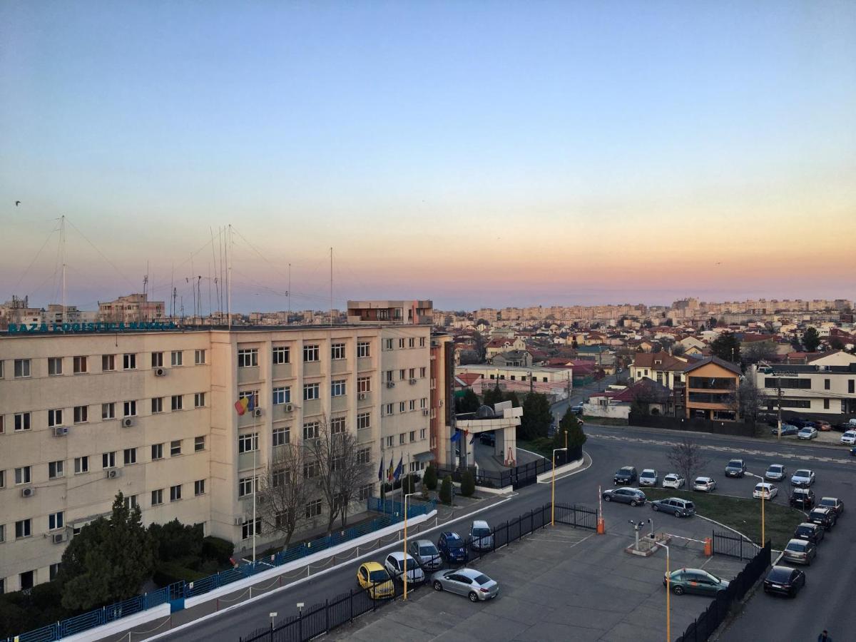 Lira Pacific Aparthotel Constanta Ngoại thất bức ảnh